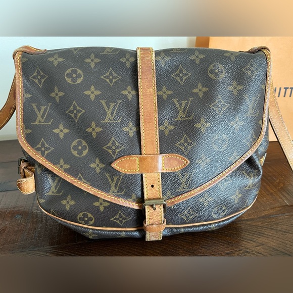 Louis Vuitton Saumur 30 in Monogram - Picture 3 of 15